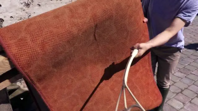 BEATING AND VACUUMING THE RUG BACK - Rugscarpetskelims