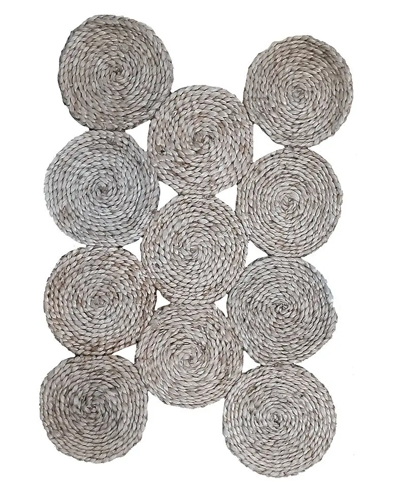 Handmade rug made up of Jute